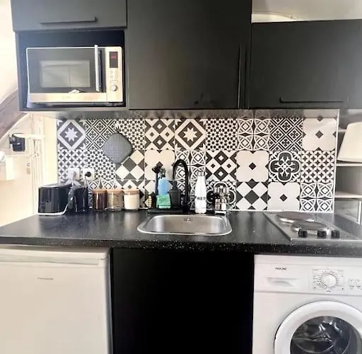 Cosy Next To The Champs-elysees Avenue! 아파트